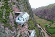 Прозрачные «спальни» на скале в Перу